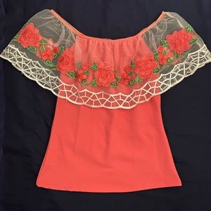 Nice top, size small, brand freesia